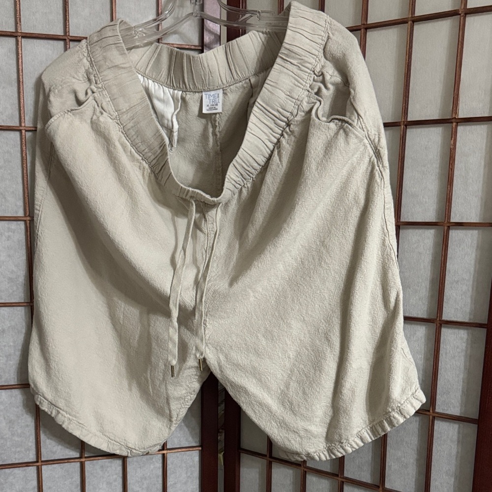 Time and Tru Light Tan Shorts Size 16-18